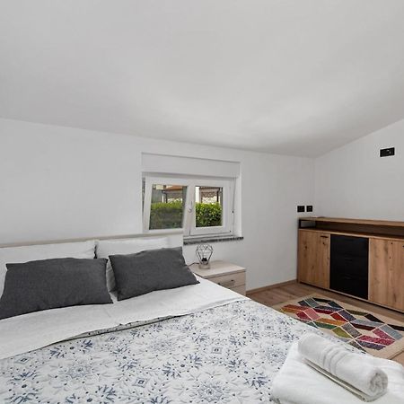 Holiday Home Sea Premantura Extérieur photo