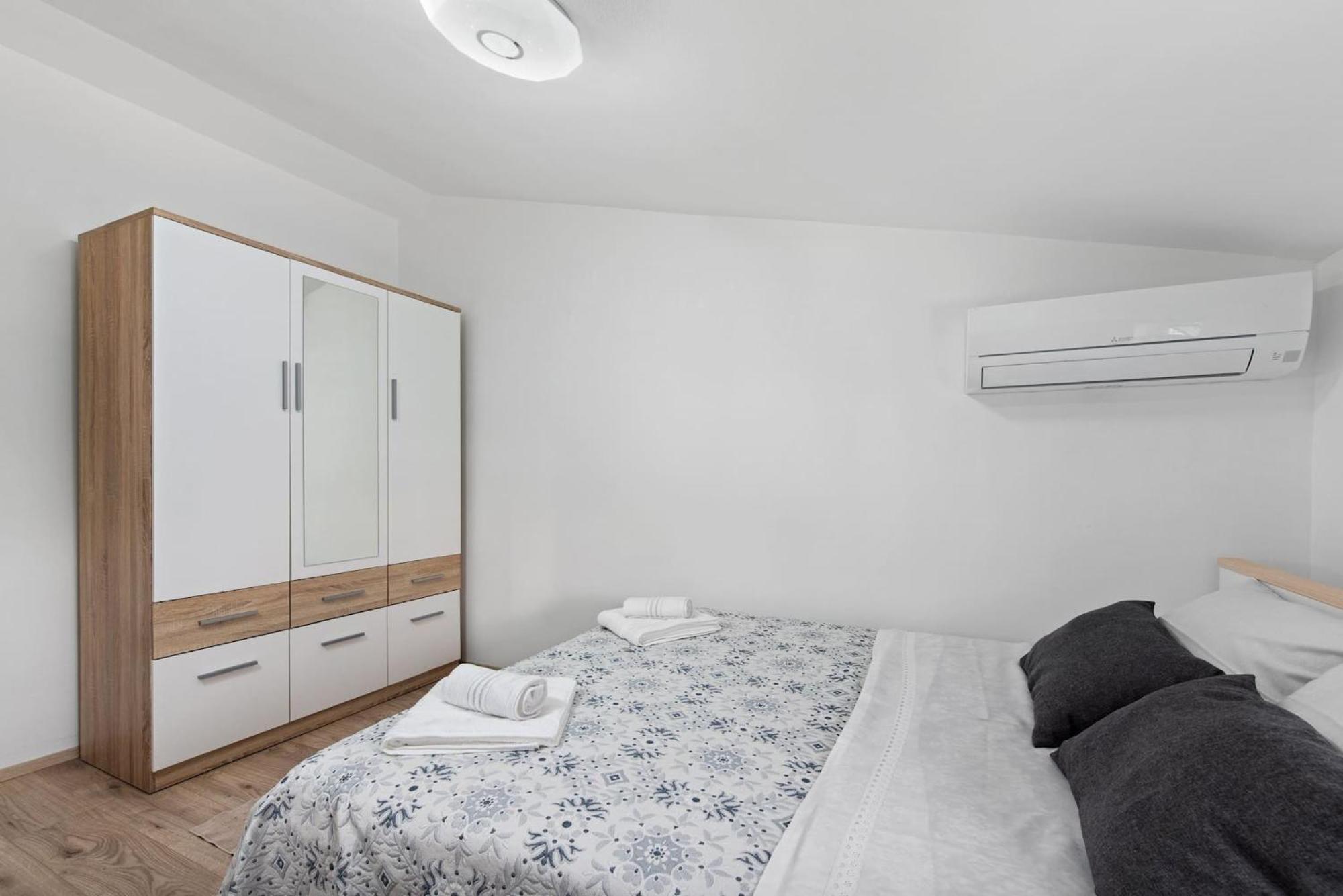 Holiday Home Sea Premantura Extérieur photo